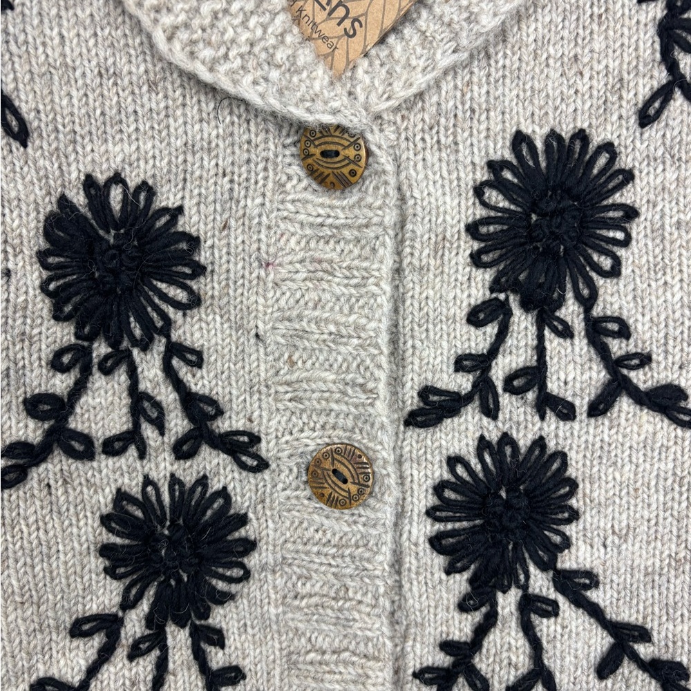 NWT Women’s Lost Horizons Hand Knit in Nepal Wool embroidered Cardigan Small - Picture 4 of 11
